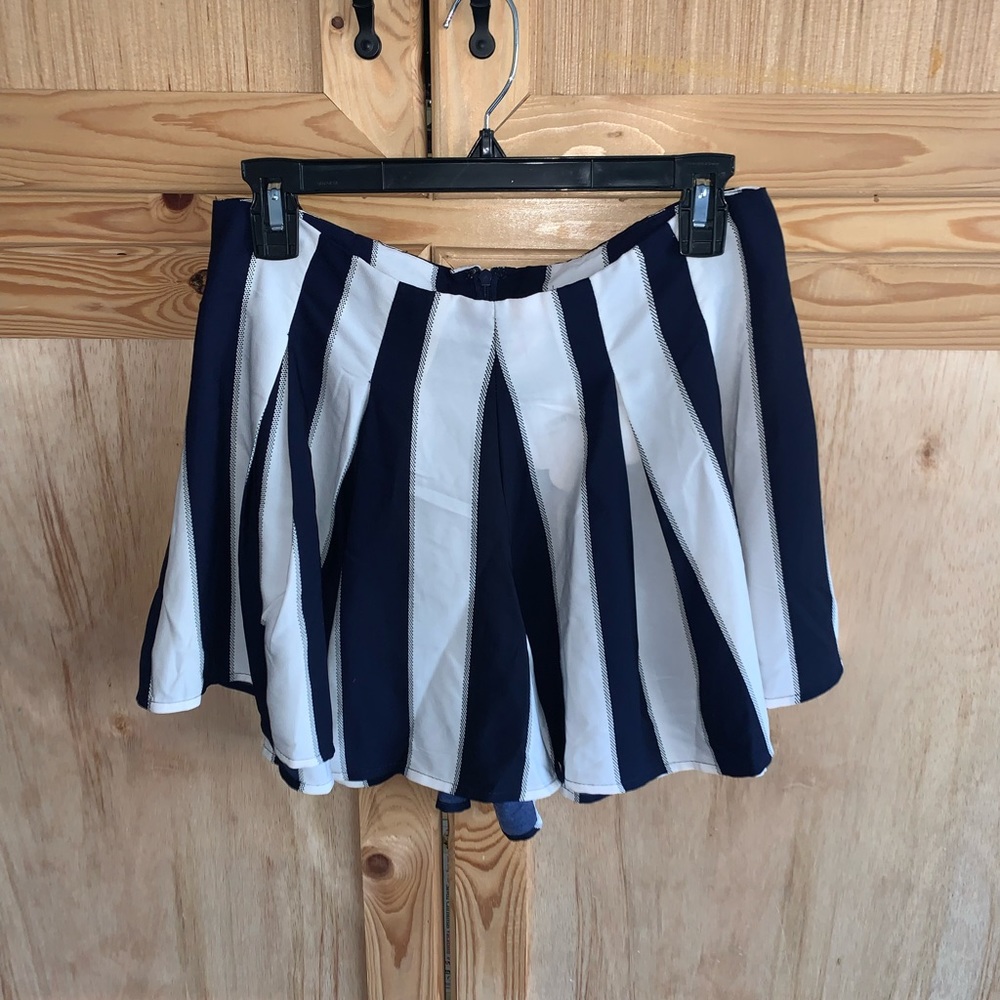 Trac NWT navy blue/white wide leg flowy boho shorts size L